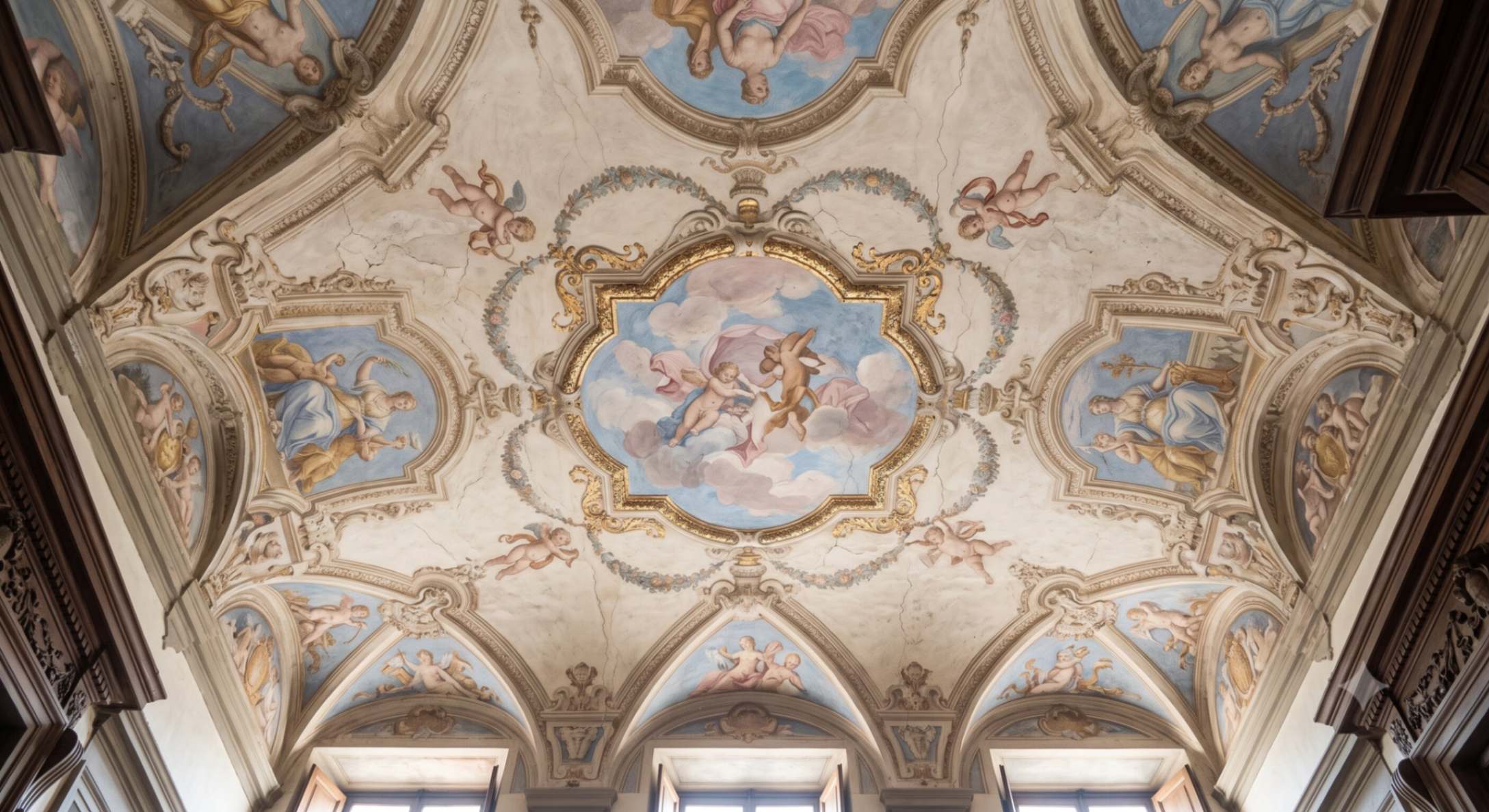 Original Renaissance ceiling frescoes preserved in Palazzo Sogni
